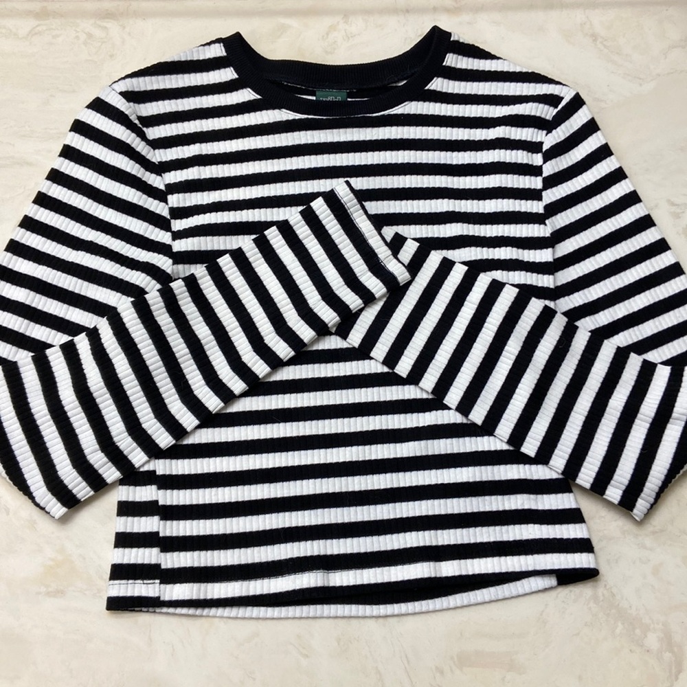 Wild Fable striped long sleeve shirt size M